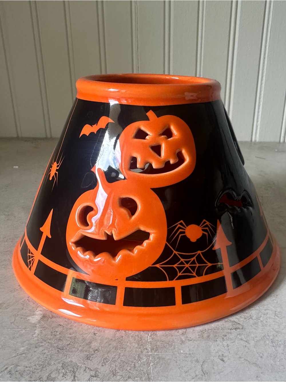 White Barn Candle Co. Halloween Candle Shade Orange Black Ceramic EUC 4” x 7”
